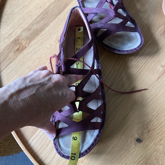 NAOT plum purple leather sandals. 100% leather with cute ties. Size Eur 39 /US 8 - Picture 12 of 12